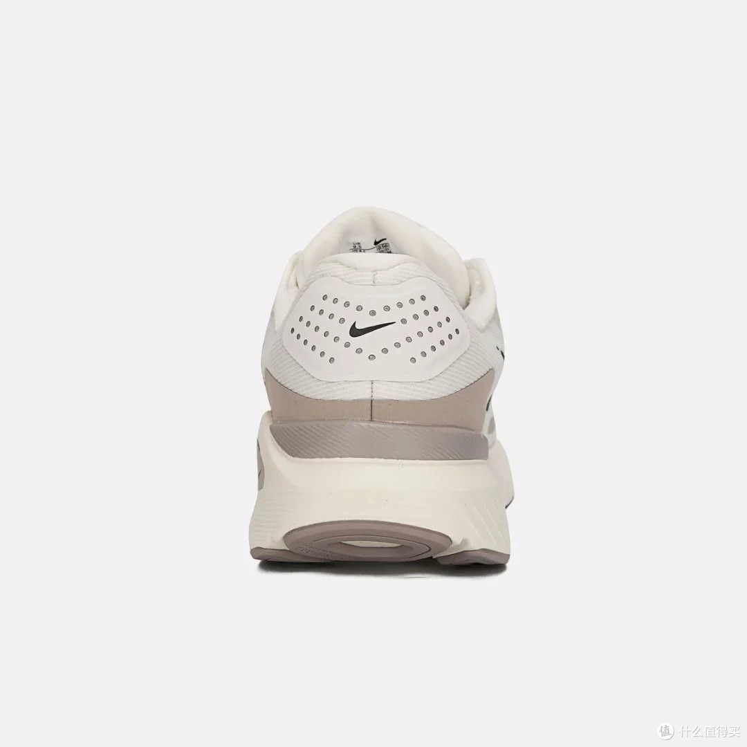 Nike Structure 26：缓震与支撑的平衡