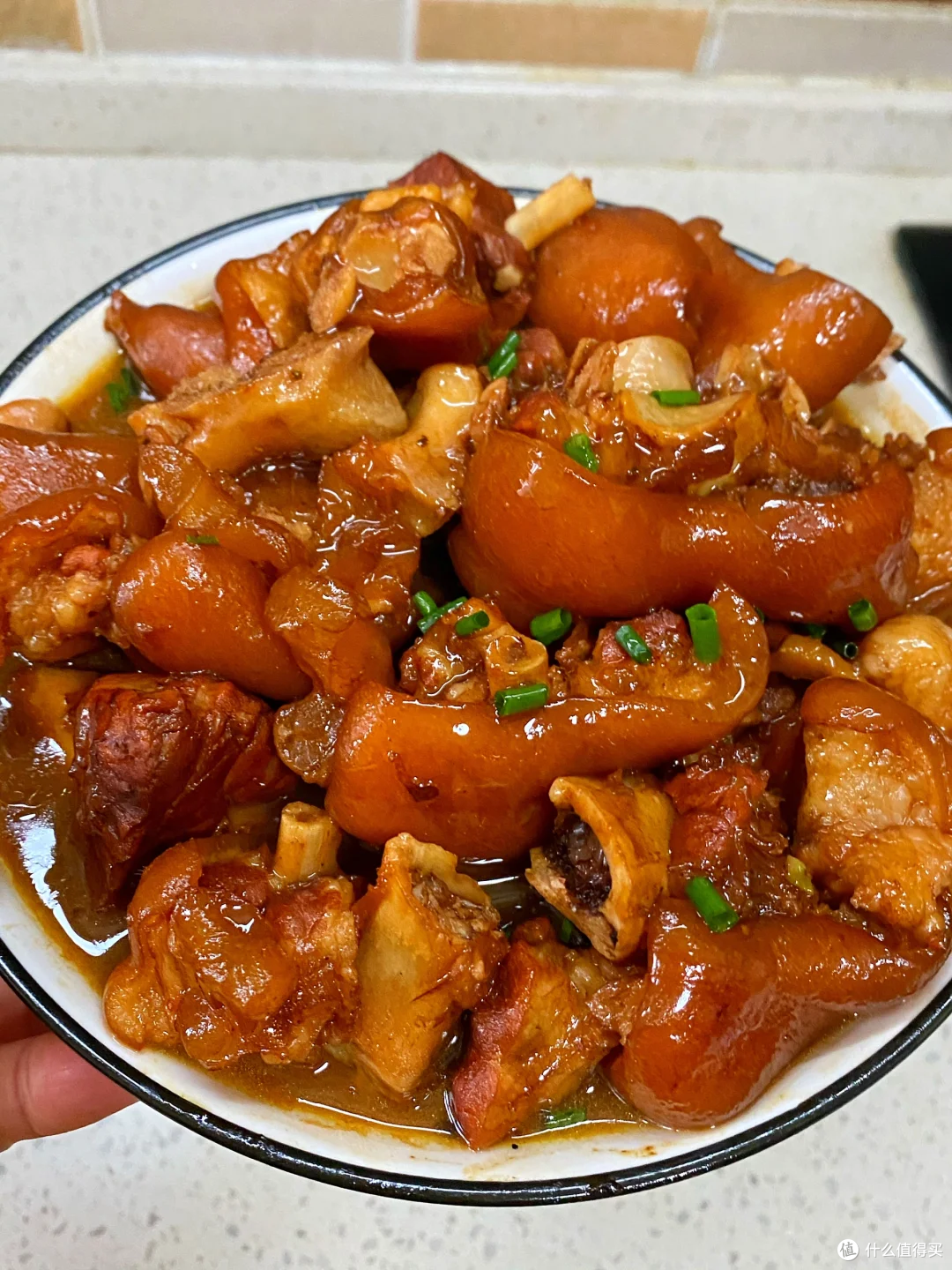 软糯到脱骨的红烧猪蹄,香到连汤汁都拌饭!