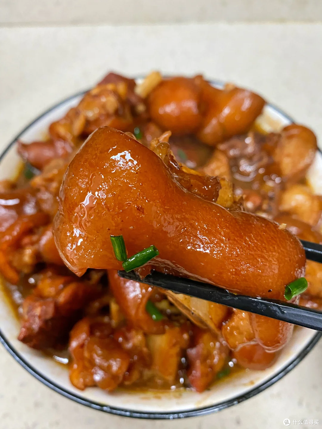 软糯到脱骨的红烧猪蹄,香到连汤汁都拌饭!