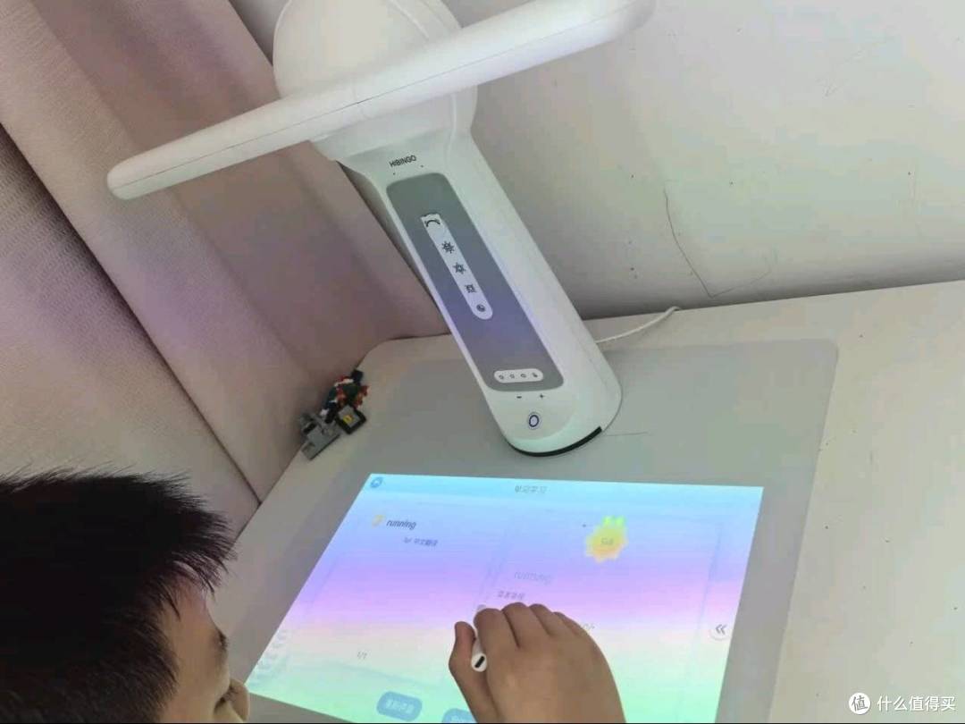 不伤眼的智能学习机推荐宾果智慧光,实现了躺平带娃的梦想!