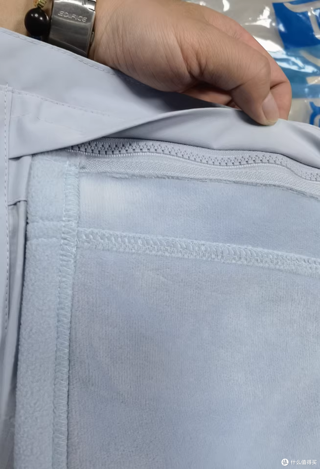 徒步实测！硬挺冲锋衣不晃，内搭绒舒服还灵活​