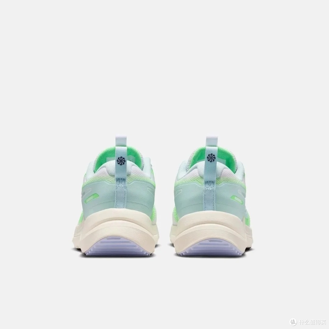 Nike COSMIC RUNNER (GS) 轻便缓震中大童跑步鞋