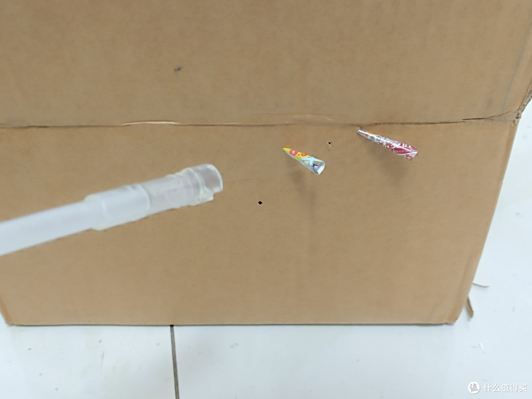 例无虚发,旧吨吨桶吸管下岗再就业:拿它做了杆能扎纸箱的吹箭