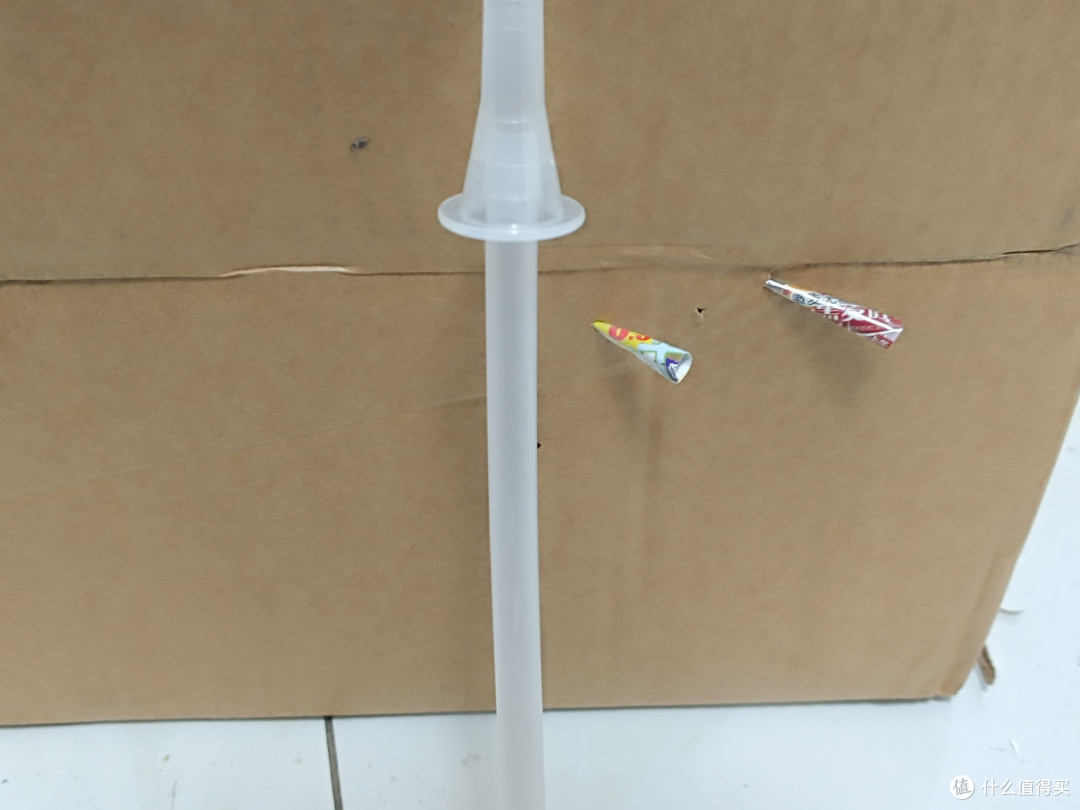 例无虚发,旧吨吨桶吸管下岗再就业:拿它做了杆能扎纸箱的吹箭