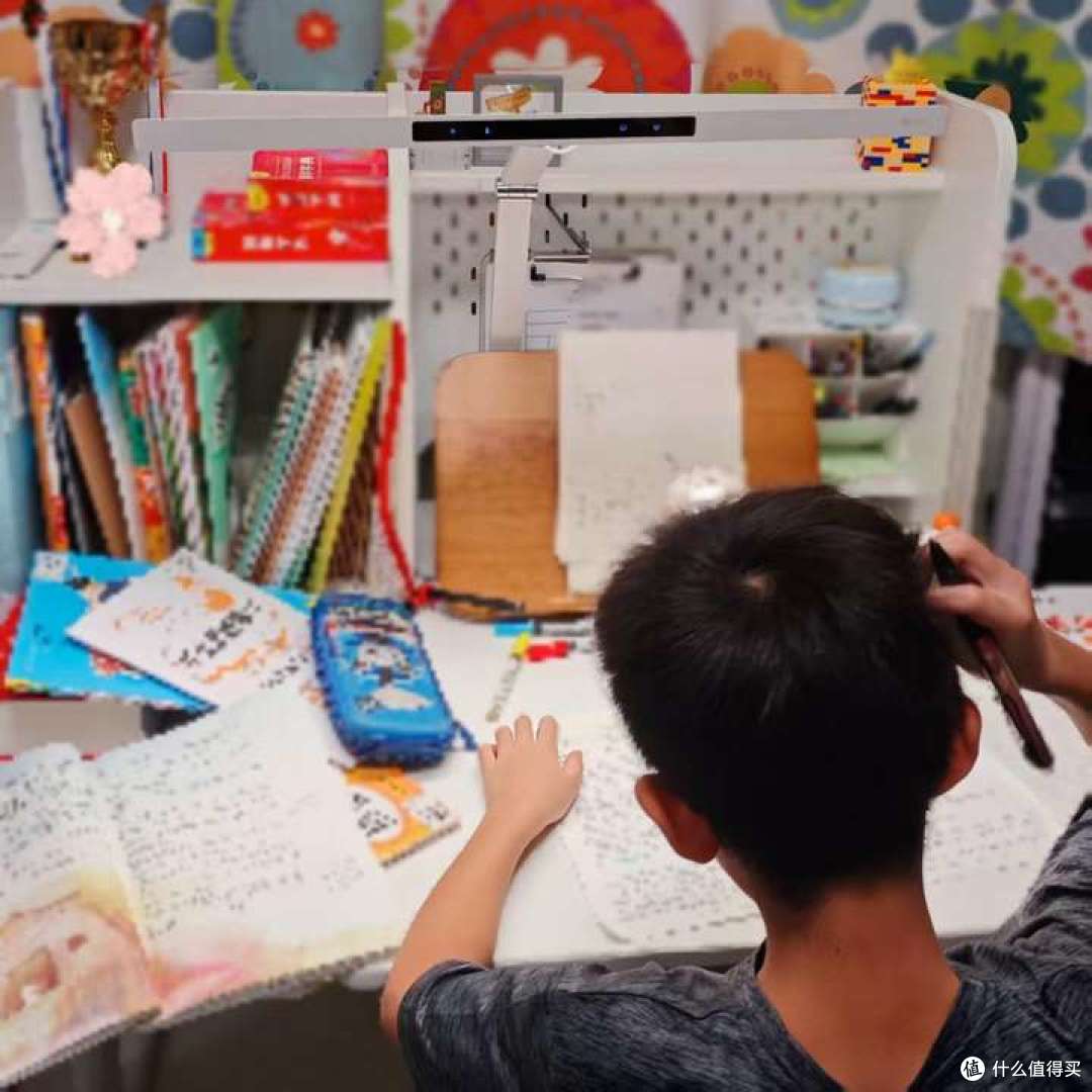光线绵柔,隐形防眩更护眼,亲测好用的德普 Pro Plus护眼灯