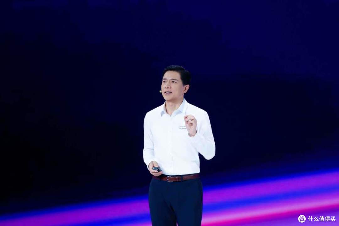 硬刚GPT-5!百度文心5.0发布,李彦宏亮出“原生”王牌