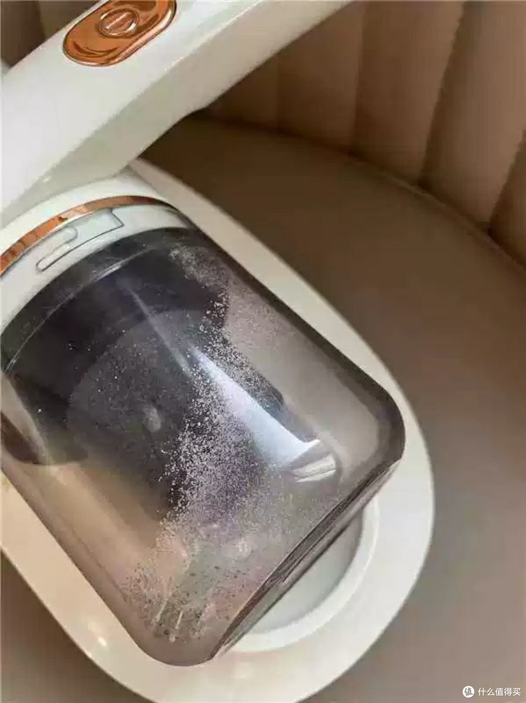 奥克斯吸尘器:防缠绕设计高效清洁