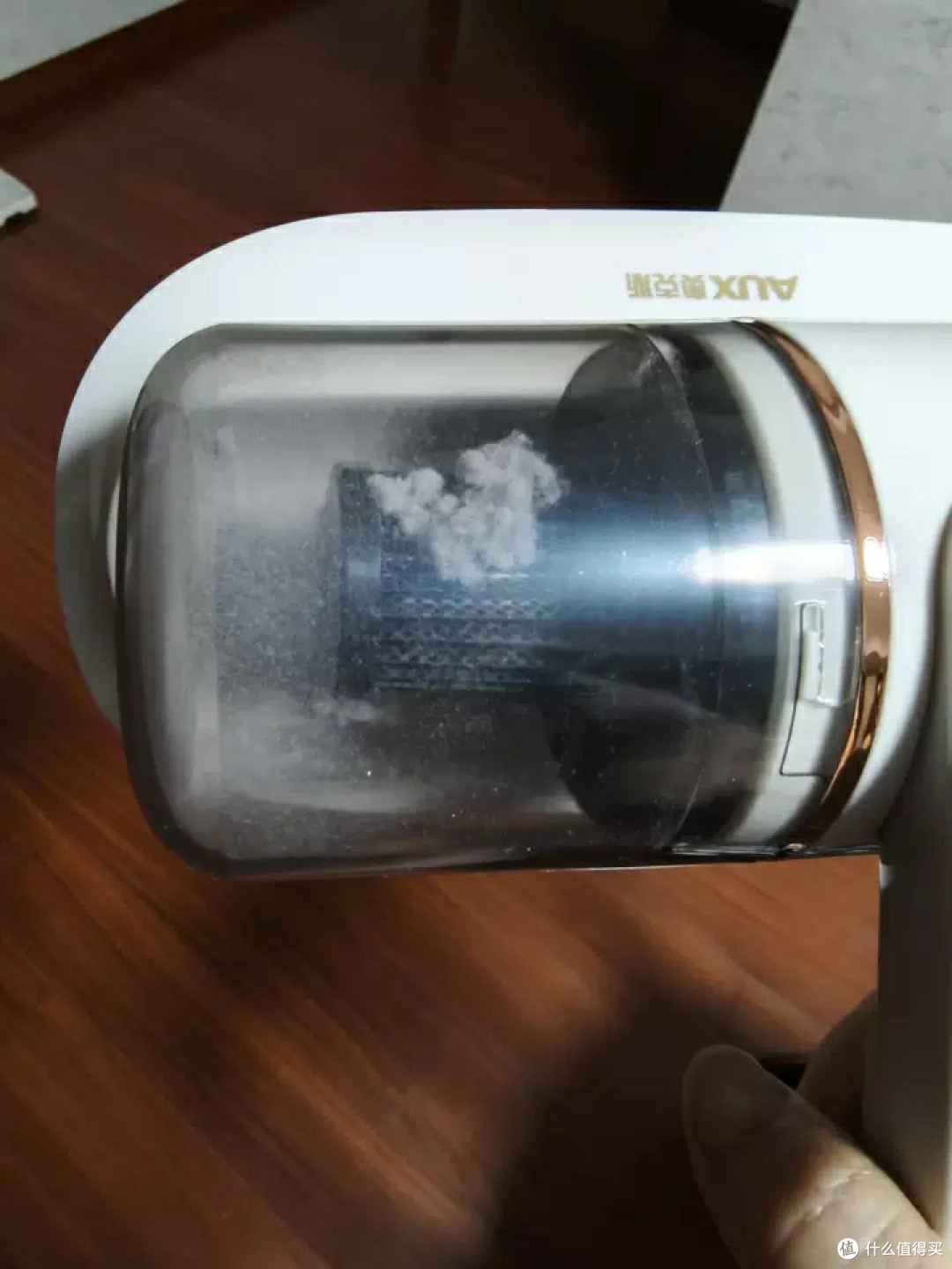 奥克斯吸尘器:防缠绕设计高效清洁