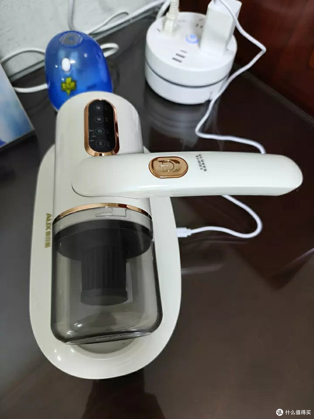 奥克斯吸尘器：防缠绕设计高效清洁