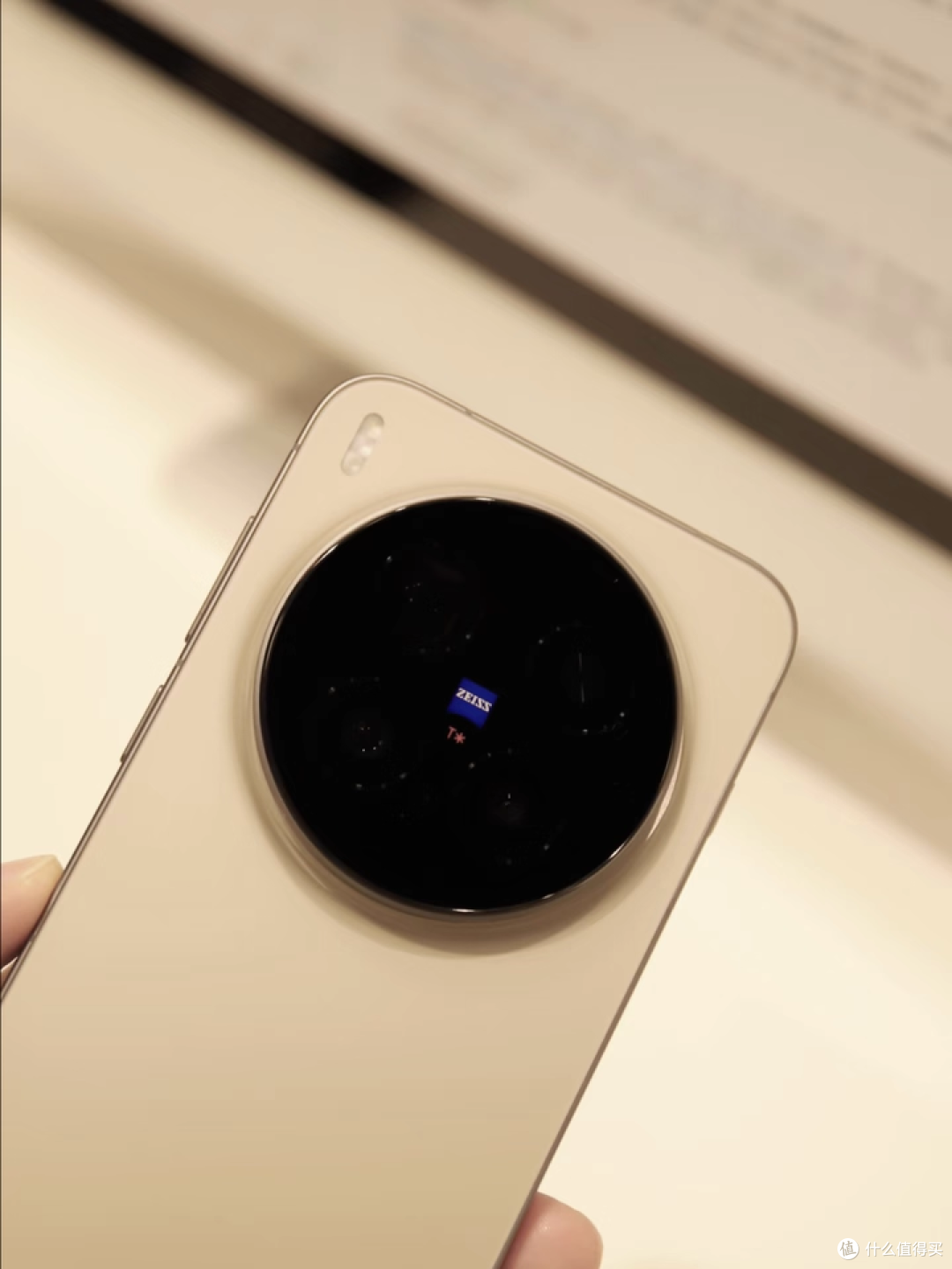 用了才懂!vivo X300 Pro比中端机舒服太多