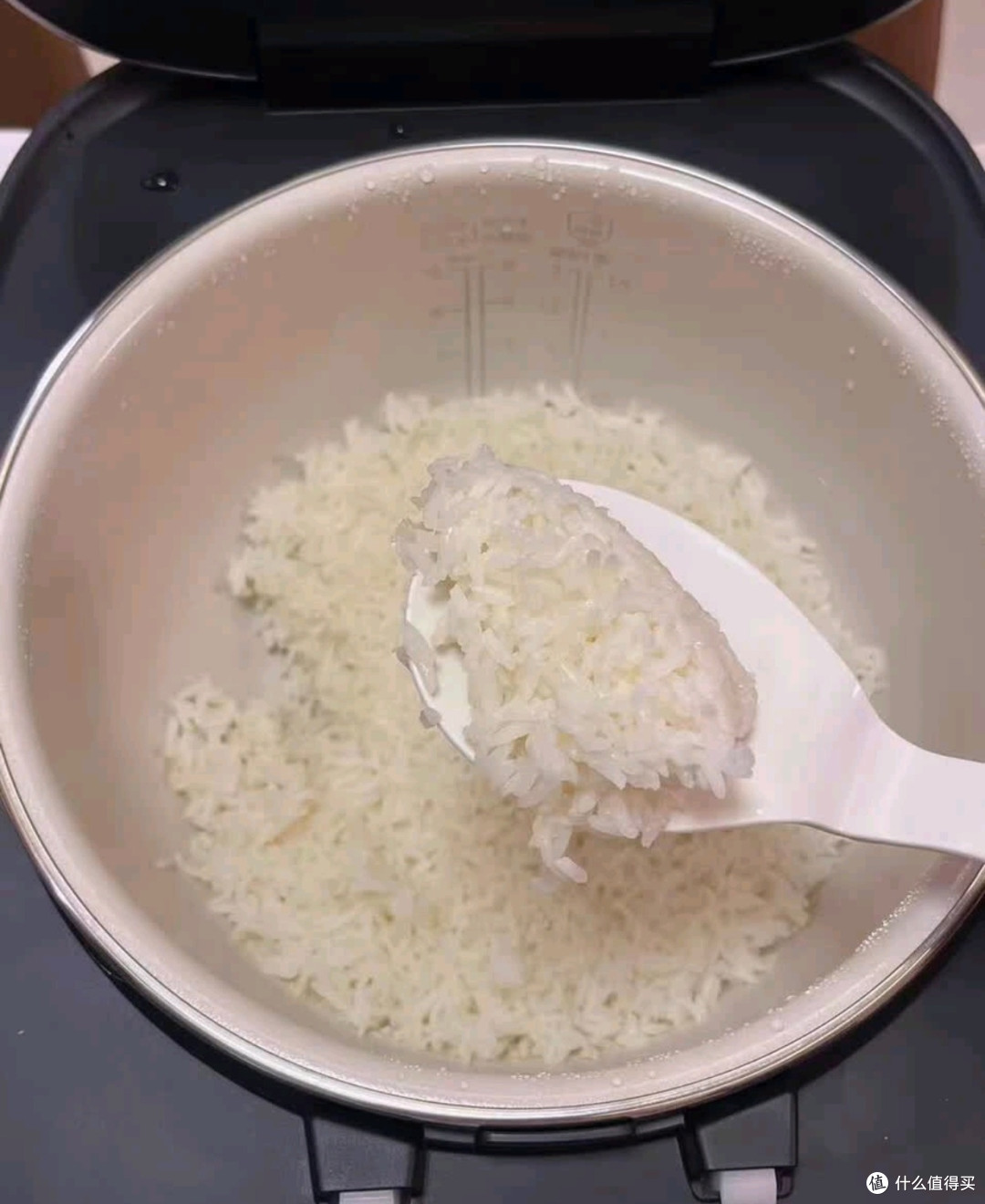 美的电饭煲:5L大容量抗菌柴火饭