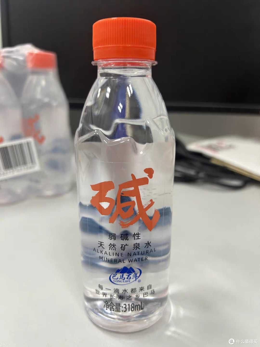 轻盈便携，握感舒适，适合出差、运动、通勤时随时补水，整箱购买 性价比高，日常单瓶饮用无负担。