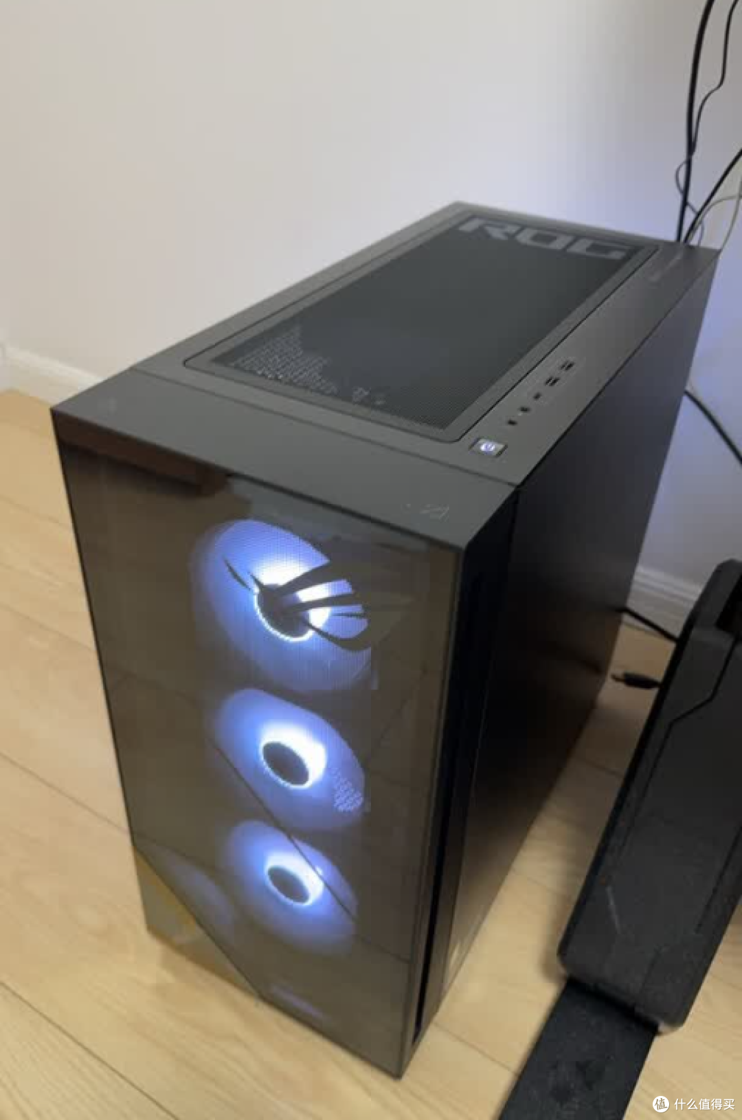 酷睿 Ultra 坐镇!ROG 魔霸 9X:科研党万元级闭眼冲的 3A 主机