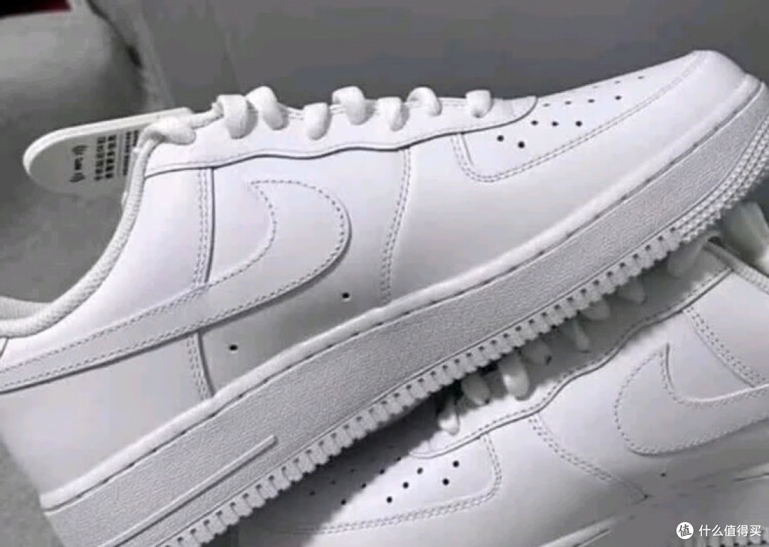 Air Force 1全白款:舒适百搭之选