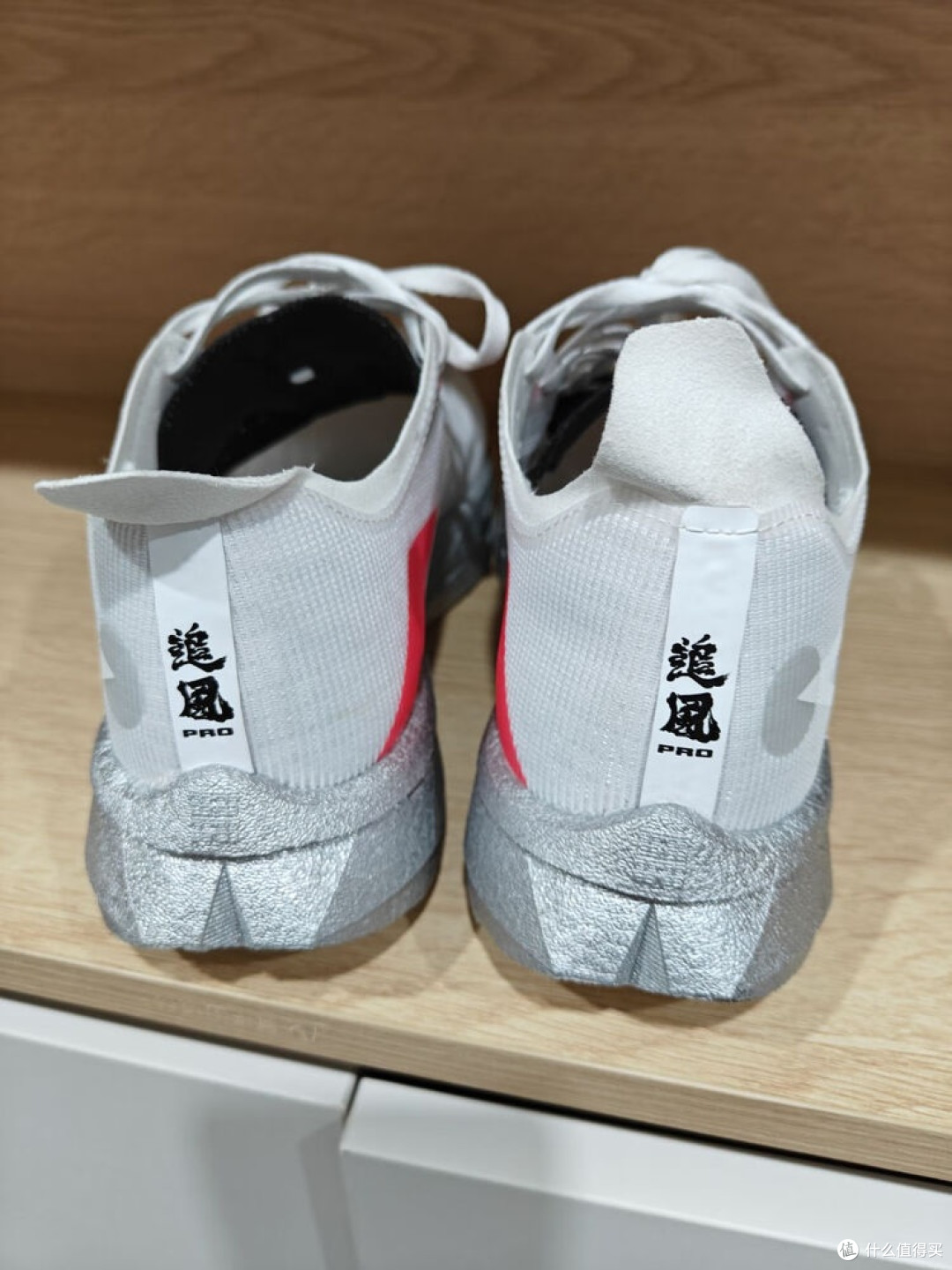 李宁追风PRO：轻盈透气的日常鞋