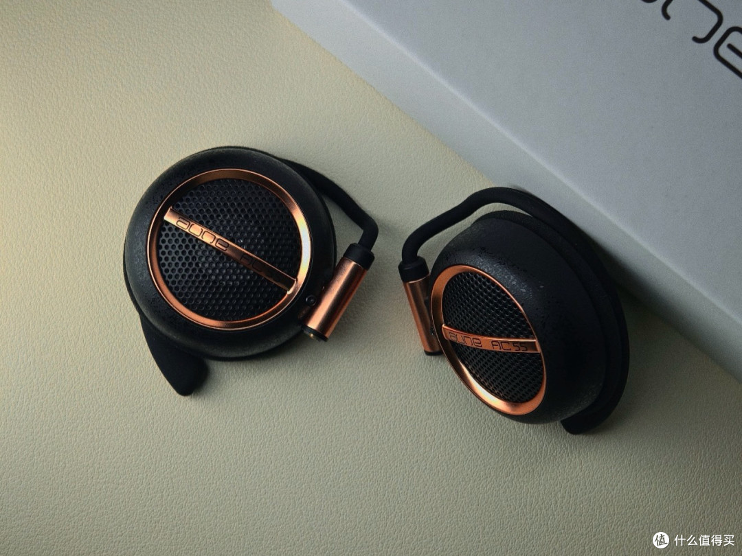 告别束缚与侵入感!AUNE AC55耳挂式耳机堪称音质惊喜