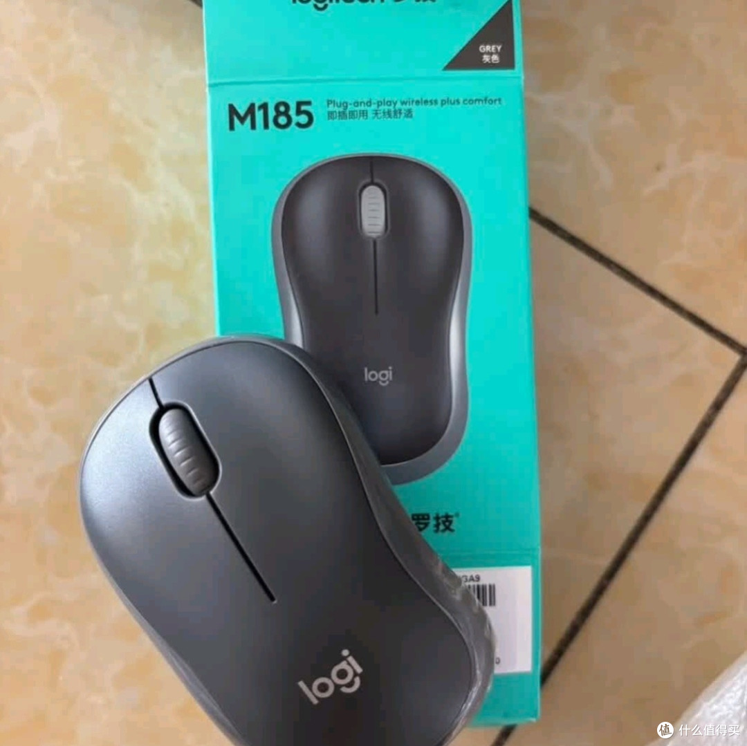 罗技M185无线鼠标:办公场景中的全能伴侣