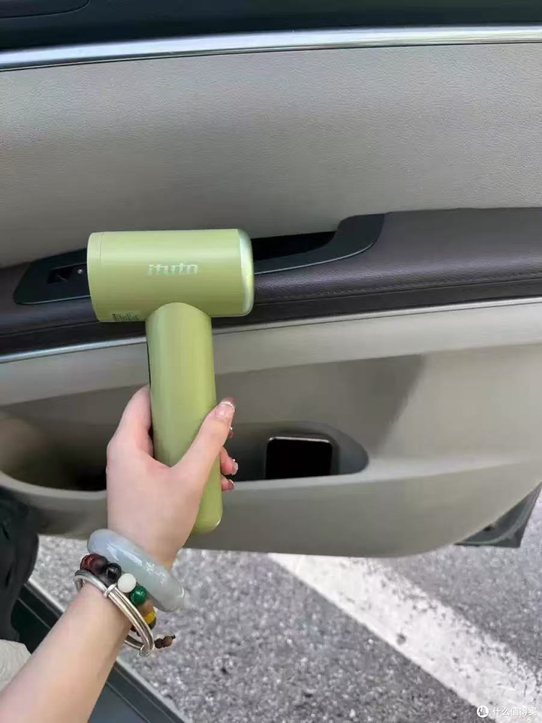 车内清洁没烦恼!爱图腾车载吸尘器太懂车主心了