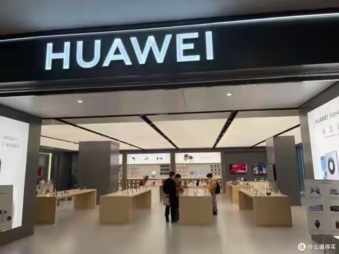 华为Mate 80预售炸了!门店排长队,黄牛也盯上了?