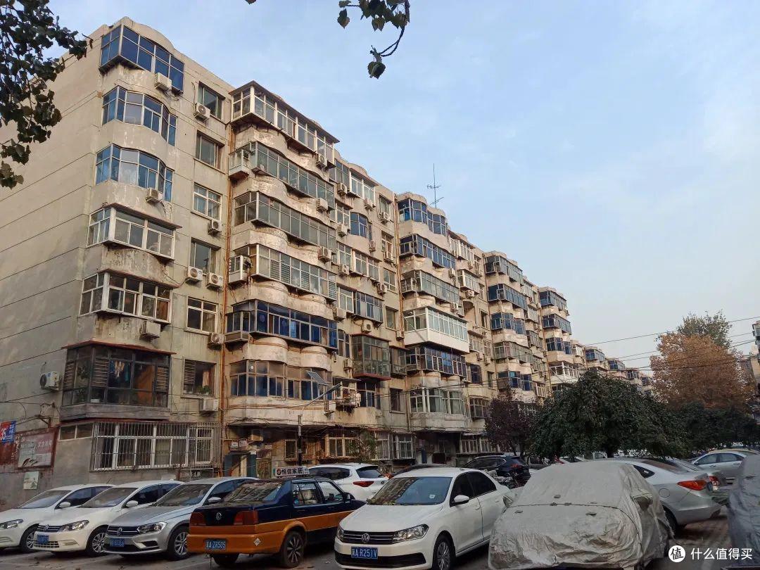 越来越多人卖掉“高层小区”，搬回老破小，3个原因太现实了！