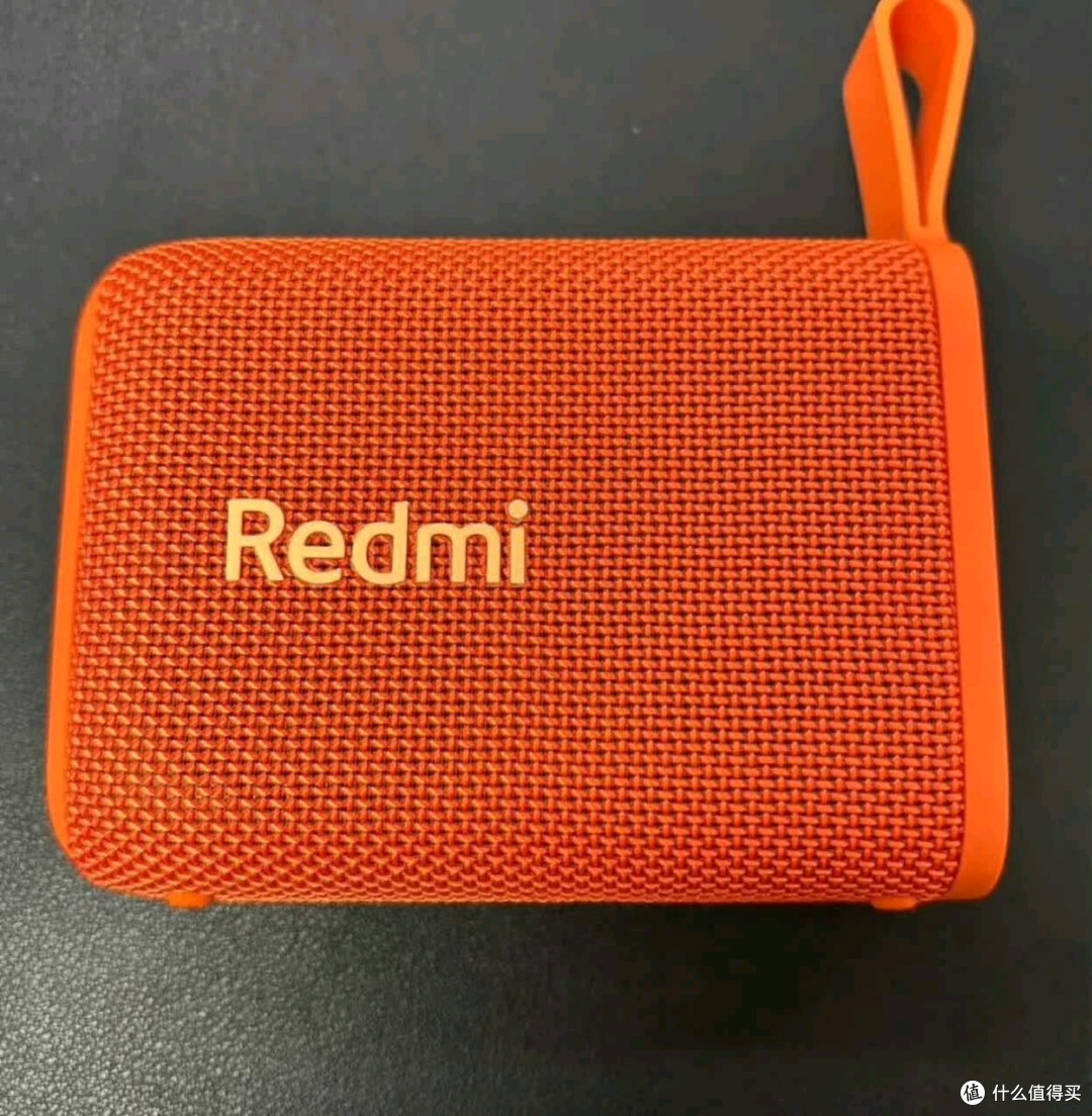 老爸买的Redmi蓝牙音箱:800mAh续航+清晰人声,长辈听感刚需全中
