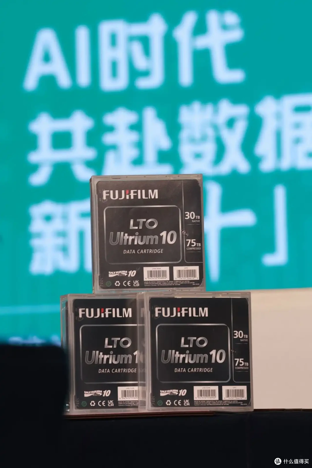 富士胶片掀起磁带存储革命:LTO-10磁带实现100TB数据存储突破