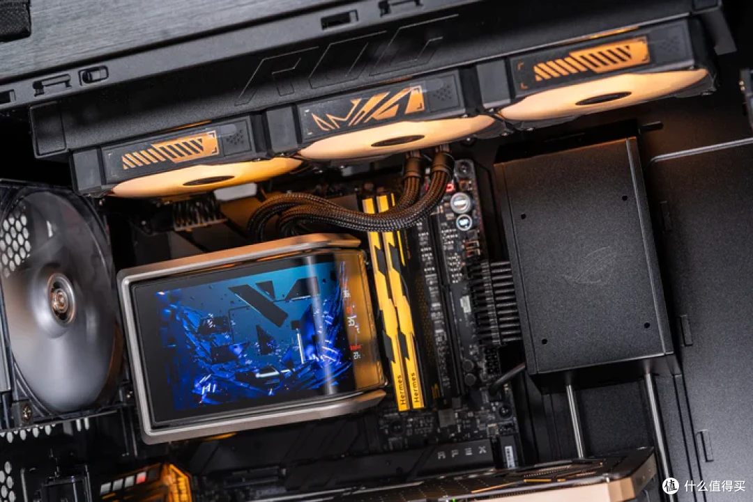 太阳神焕新版+华硕 ROG X870E APEX+索泰 5090D SOLID 装机分享
