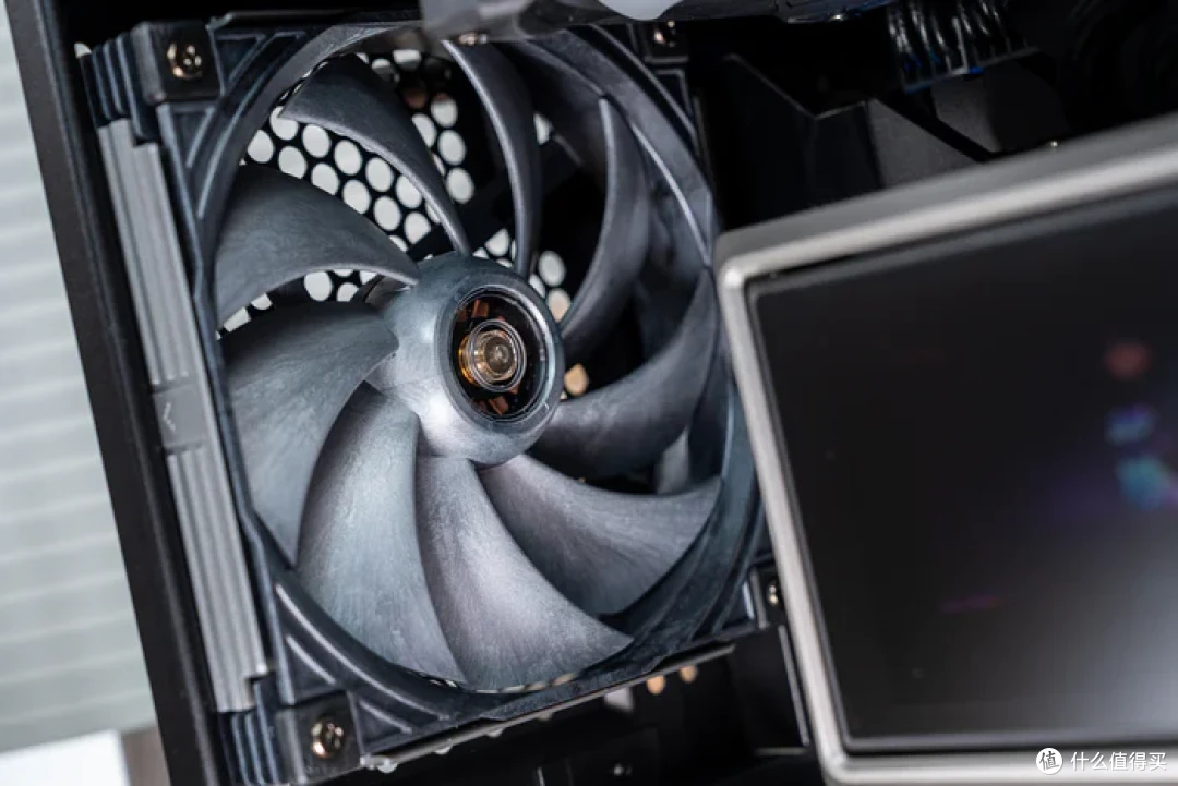 太阳神焕新版+华硕 ROG X870E APEX+索泰 5090D SOLID 装机分享