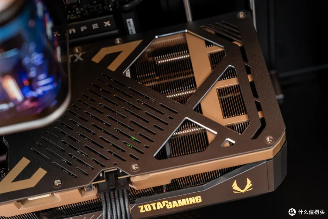 太阳神焕新版+华硕 ROG X870E APEX+索泰 5090D SOLID 装机分享