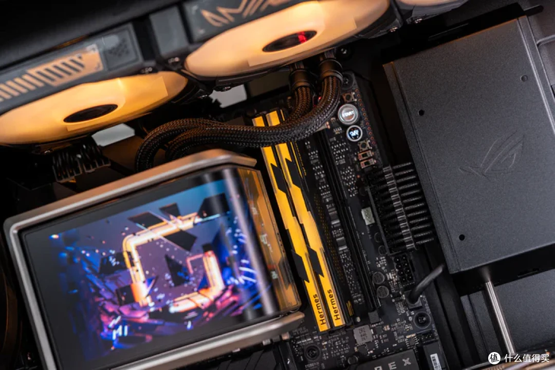 太阳神焕新版+华硕 ROG X870E APEX+索泰 5090D SOLID 装机分享