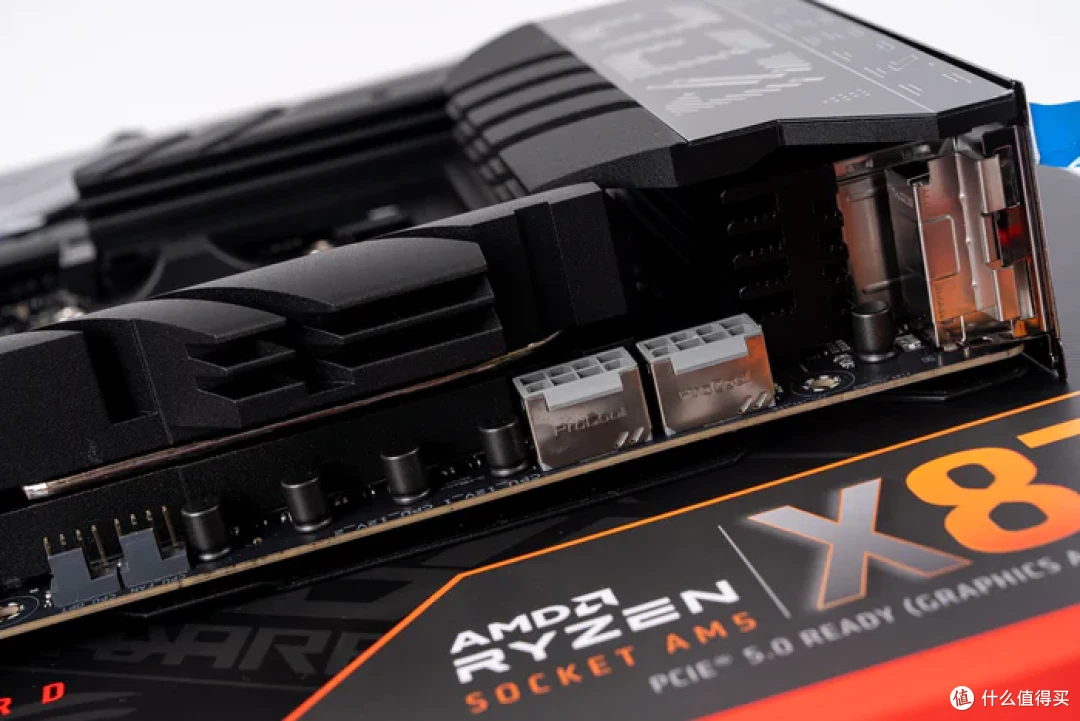 太阳神焕新版+华硕 ROG X870E APEX+索泰 5090D SOLID 装机分享