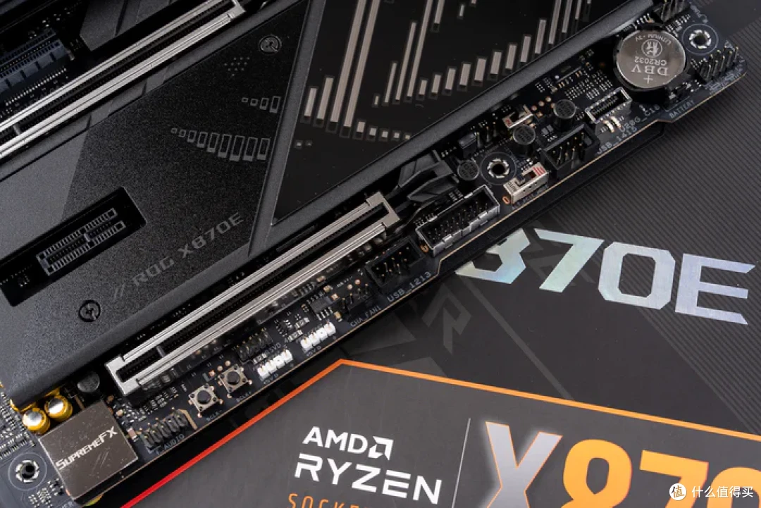 太阳神焕新版+华硕 ROG X870E APEX+索泰 5090D SOLID 装机分享