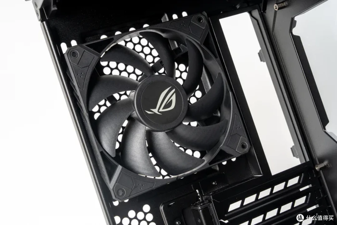 太阳神焕新版+华硕 ROG X870E APEX+索泰 5090D SOLID 装机分享
