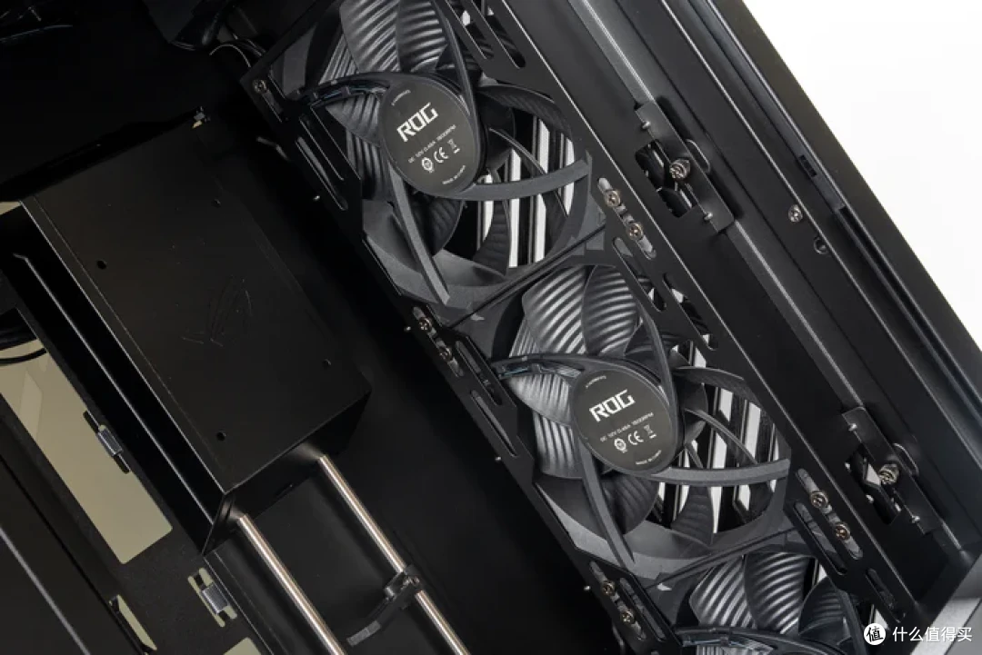 太阳神焕新版+华硕 ROG X870E APEX+索泰 5090D SOLID 装机分享