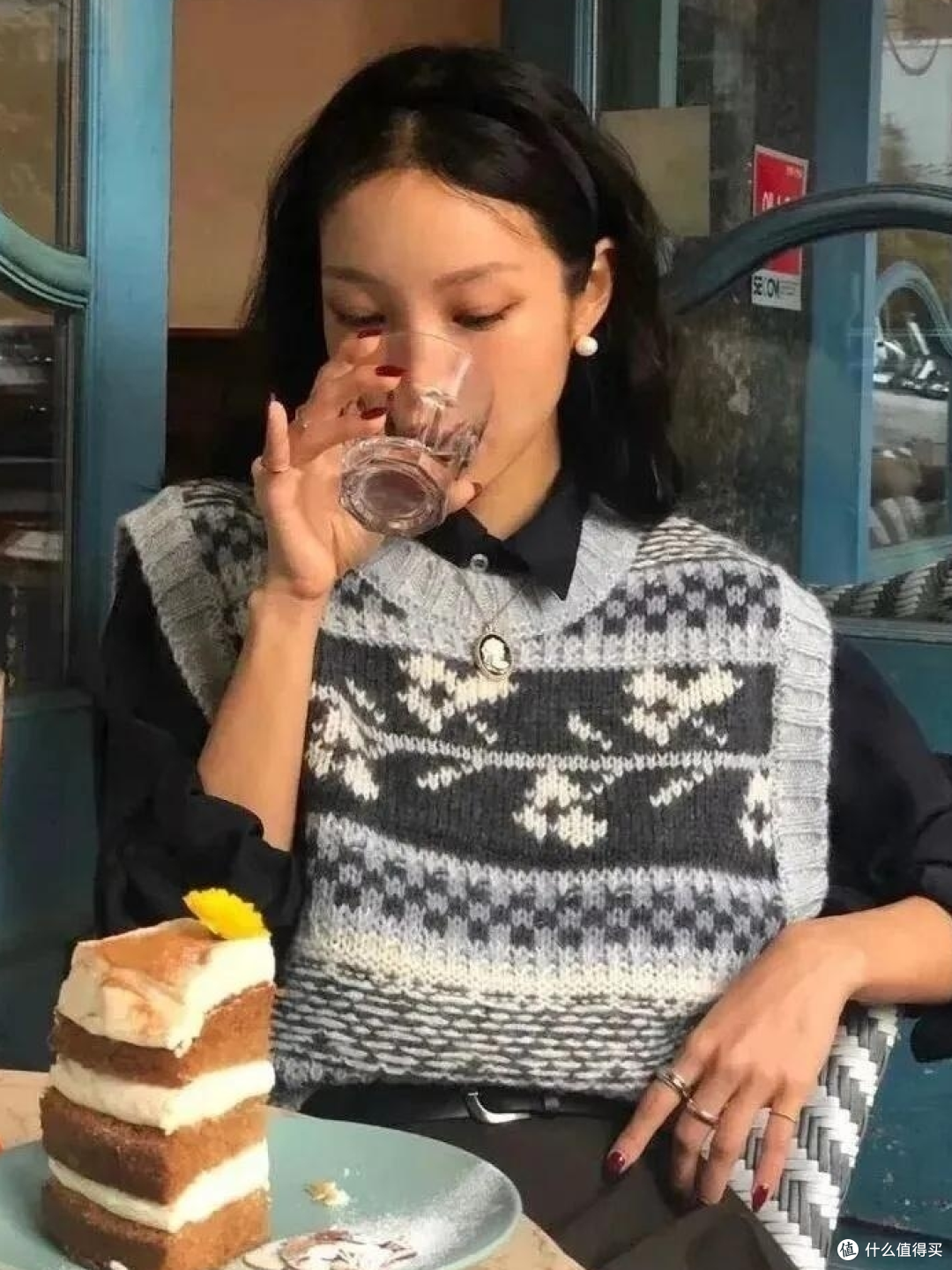 毛衣马甲搭配衬衫的显高技巧