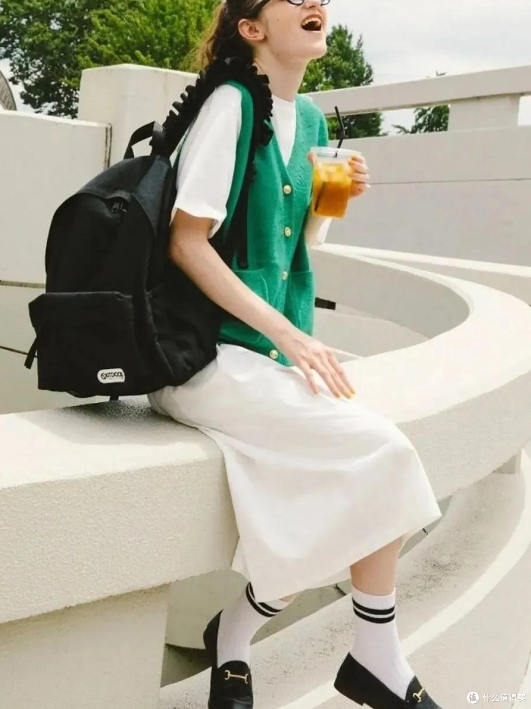 藏青色小马甲提升气质显瘦