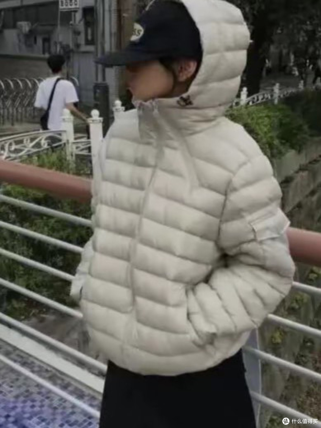 秋冬流行排骨羽绒服搭配指南