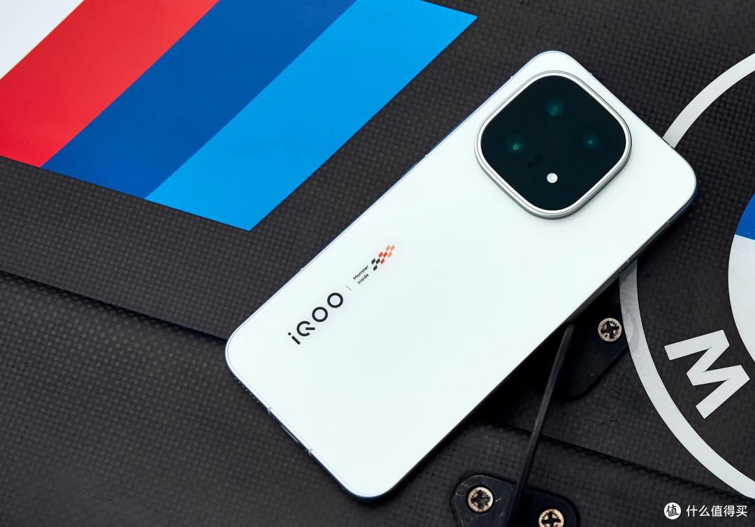 三款性能旗舰对决,iQOO15、一加15、K90Pro Max,哪款更值得买!