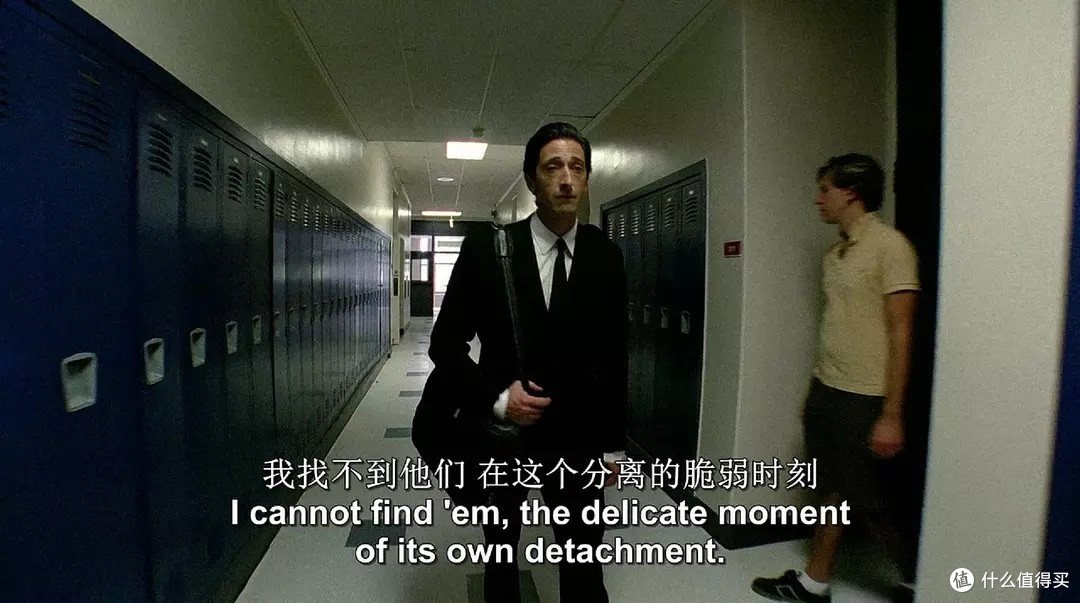 《超脱》:破碎世界的教育困境