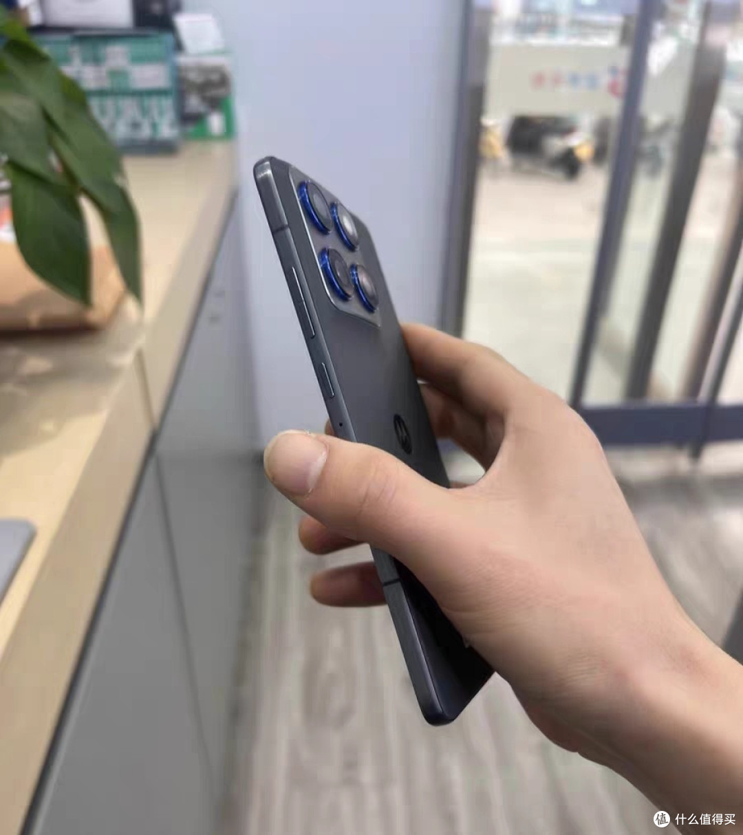 联想moto X70 Air体验：2025年超轻薄直屏旗舰，实力与颜值兼备