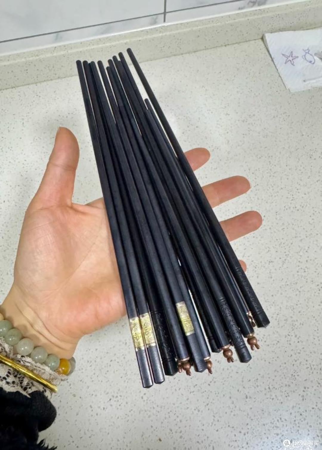 买抽纸,选一等品还是优等品?受伤了,选创可贴还是创口贴?