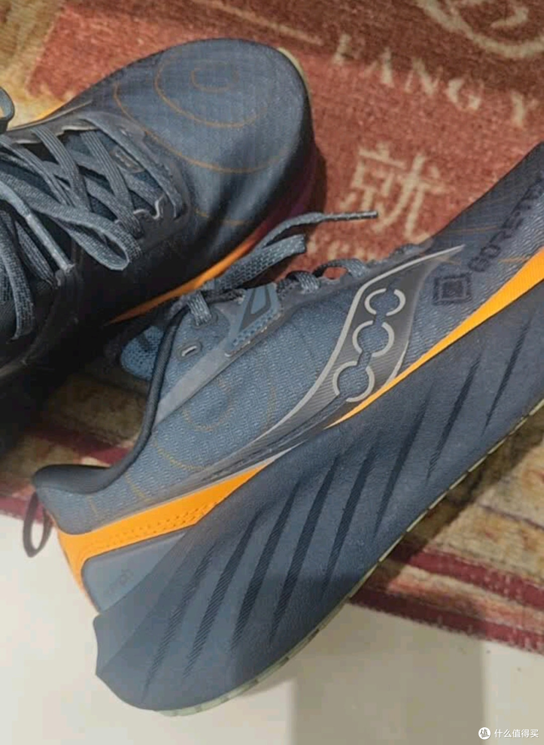 索康尼胜利22 GTX：雨天跑步无忧