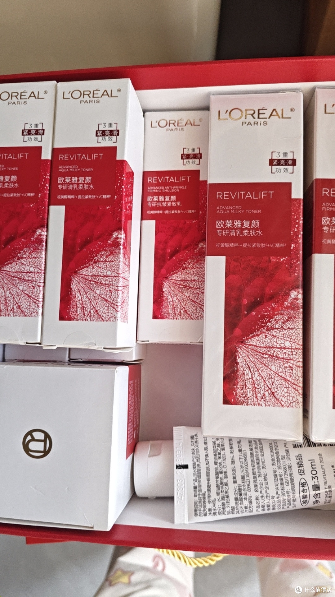 双11开箱评测:欧莱雅复颜提拉水乳套装,抗皱紧致的性价比之选!