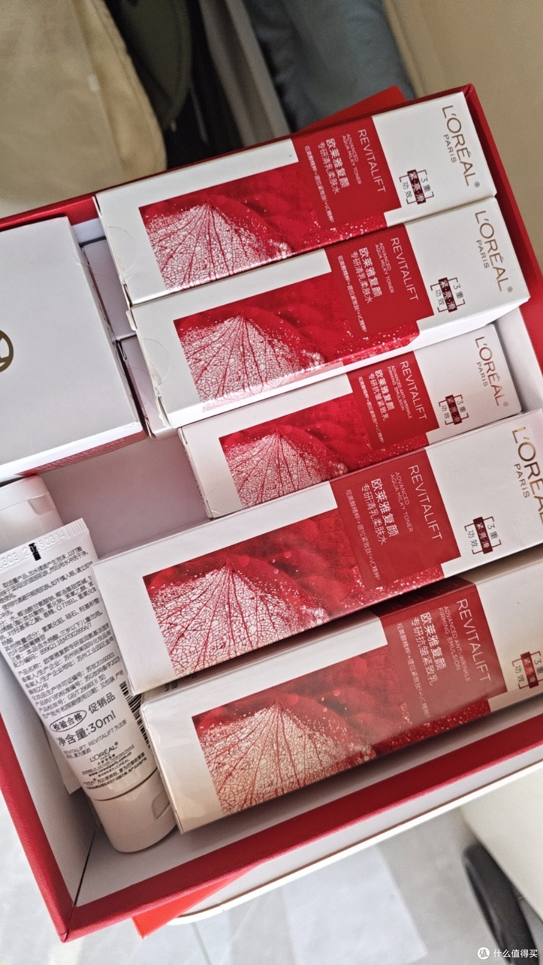 双11开箱评测:欧莱雅复颜提拉水乳套装,抗皱紧致的性价比之选!