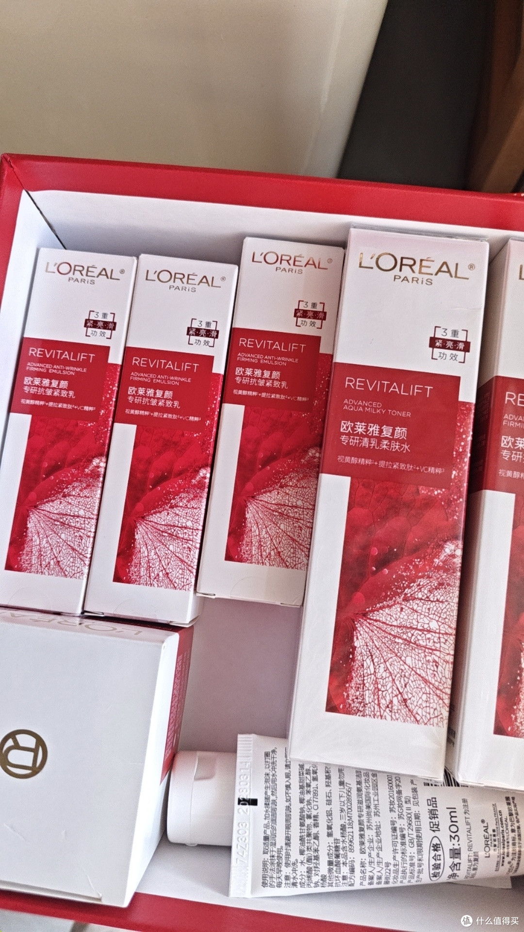 双11开箱评测:欧莱雅复颜提拉水乳套装,抗皱紧致的性价比之选!