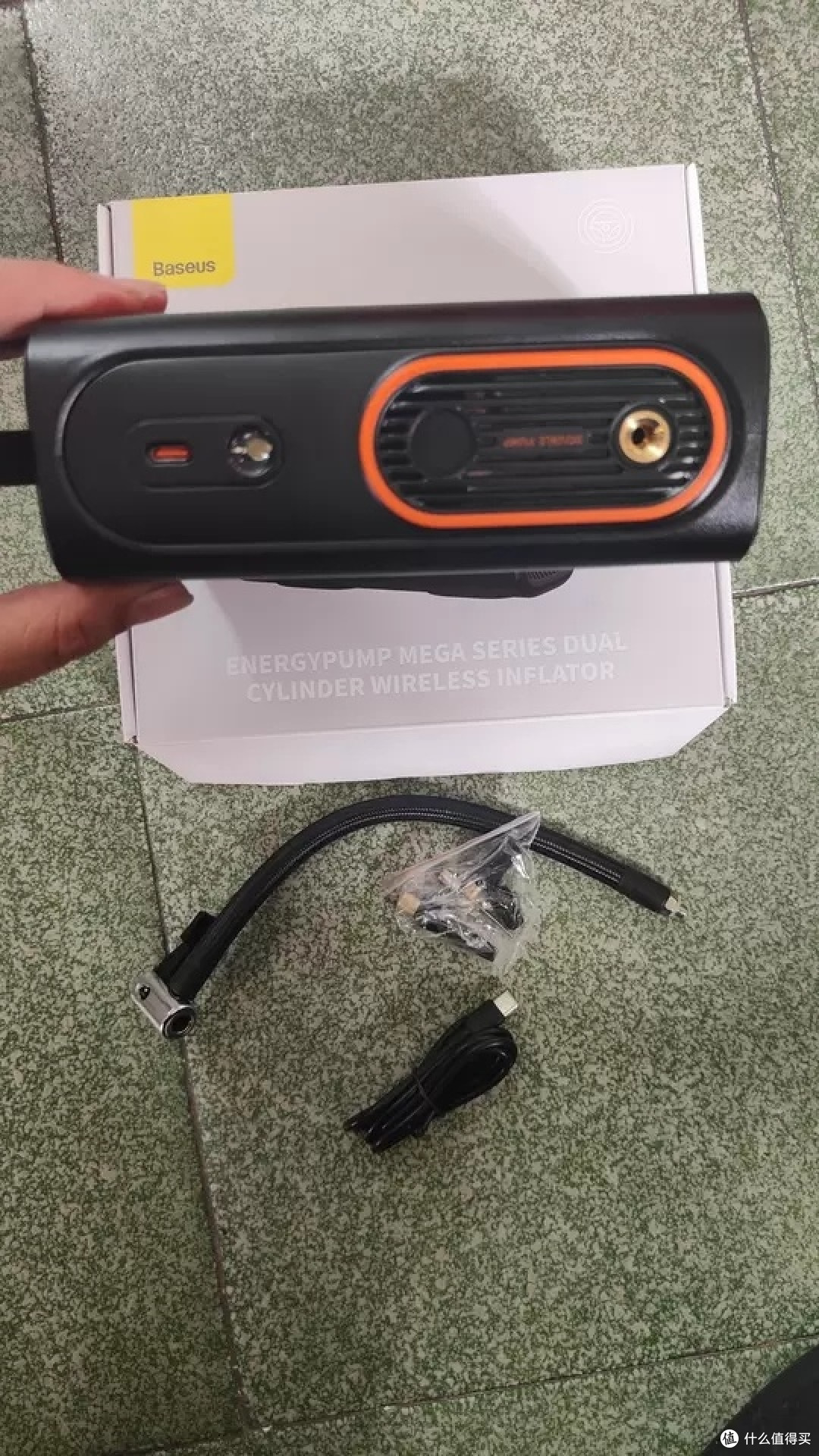 倍思充气泵：新手必备车载工具