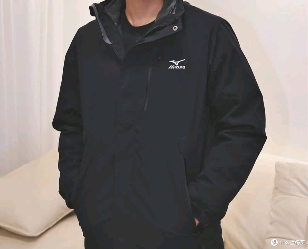 美津浓三合一冲锋衣:多功能防护