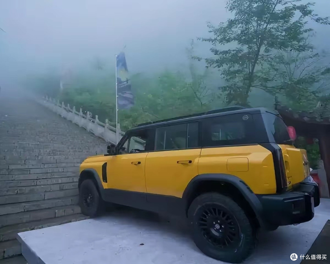 奇瑞挑战天门山天梯！失败后遭狂批，但内卷之下谁不想被看见？