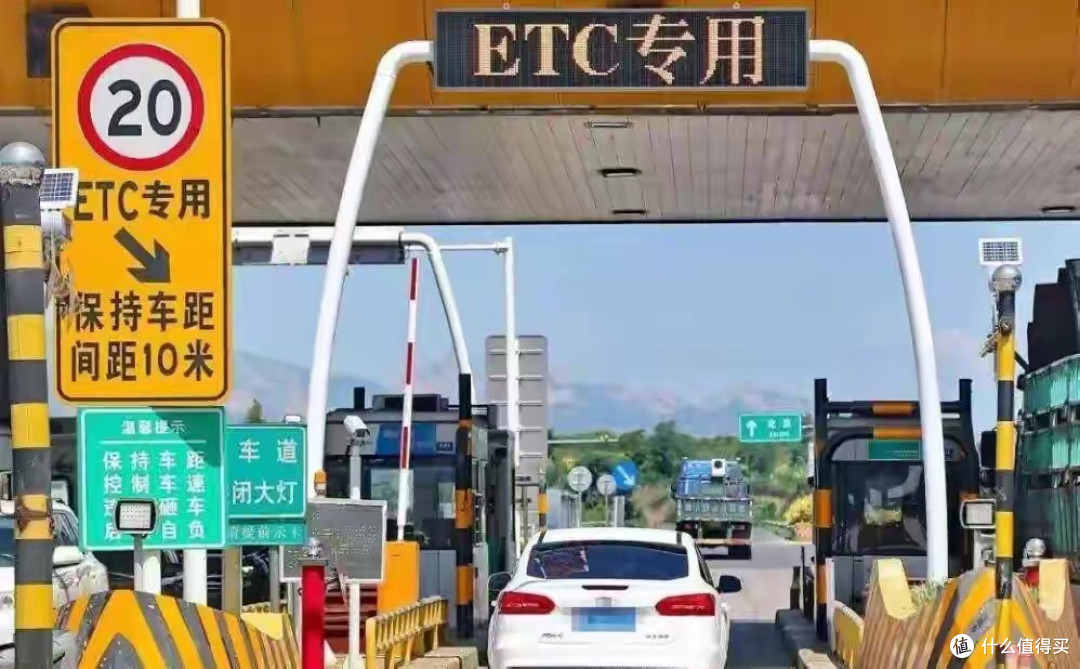 ETC从“坑爹”到真香，车主怒赞：这次终于把我们当人看了