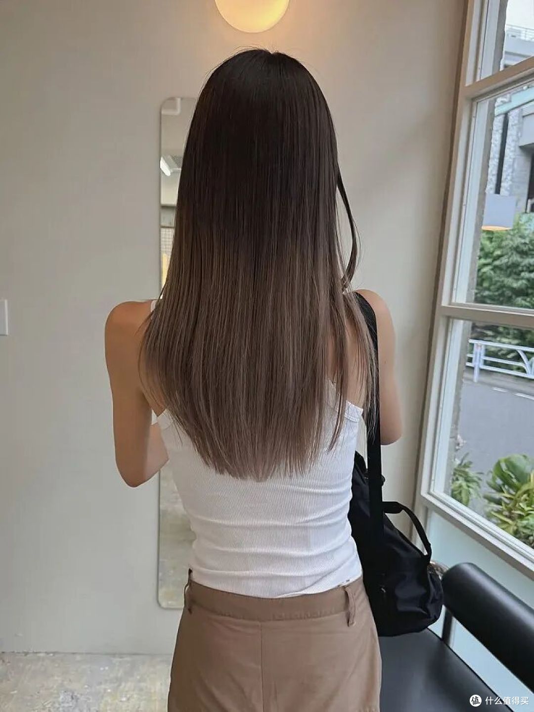 奶茶棕发色造型推荐5：渐层长直发
